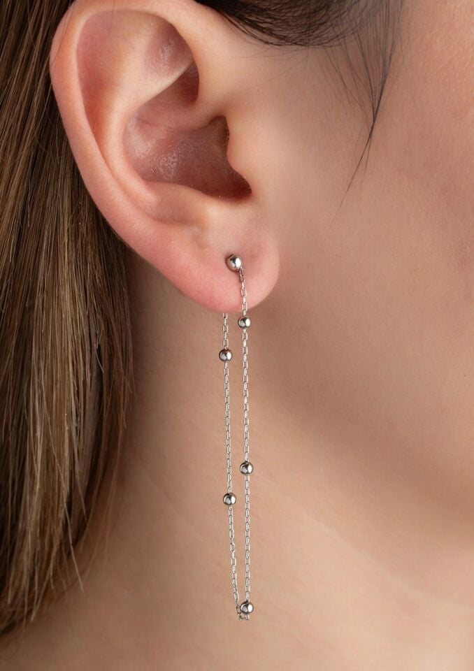 Gümüş Çift Zincirli Top Detaylı Kadın Küpe