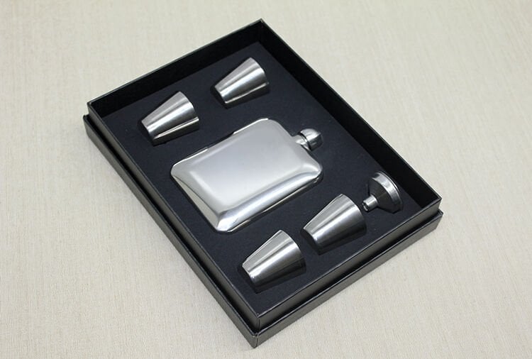 4 Shot Bardaklı Matara Seti