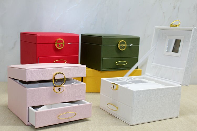 Deri Kaplamalı Makyaj Ve Takı Kutusu