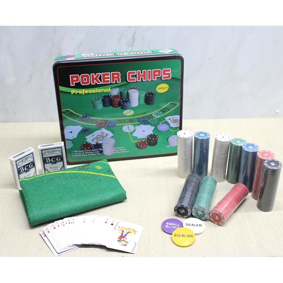 Metal Kutulu 500 Chip Ve 2 Adet İskambil Kağit Setine Sahip Poker Oyunu