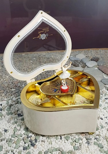 Kalp Şeklinde Balerin Müzik Kutusu