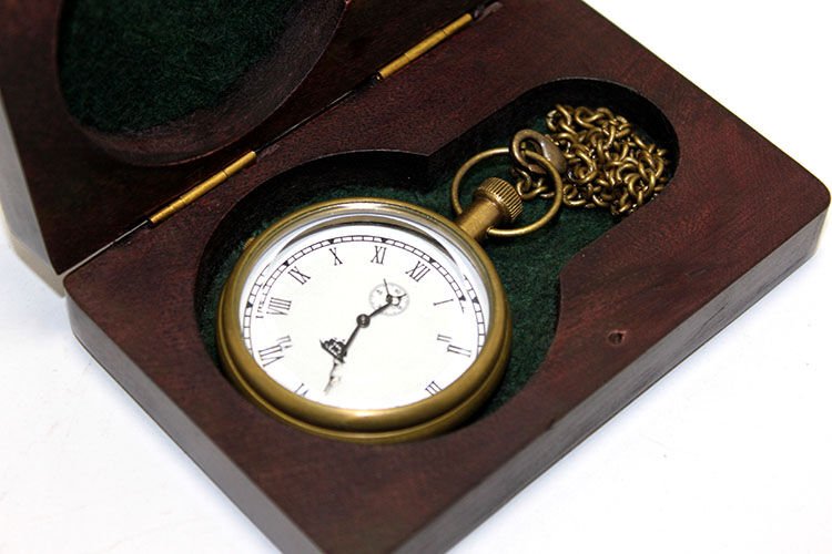 Ahşap Kutulu Köstekli Saat