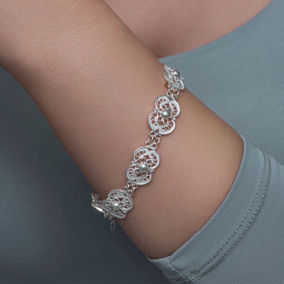 Gümüş Çiçek Motifli Telkari Kadın Bileklik