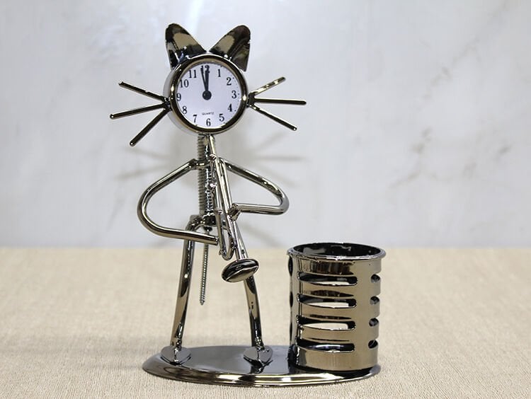 Metal Saksafon Çalan Kedi Müzisyen Saat Ve Kalemlik