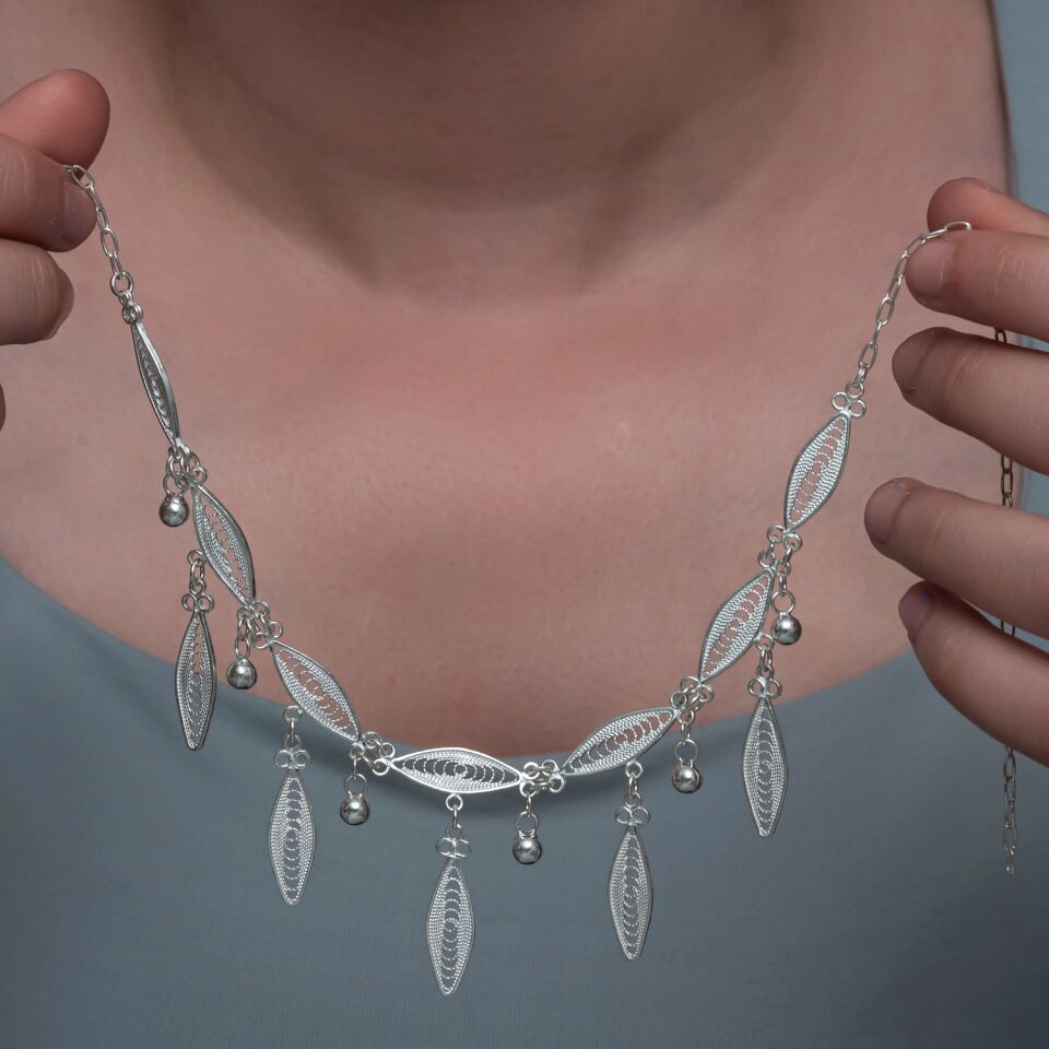 Gümüş Sonsuz Yaprak Telkari Kadın Kolye